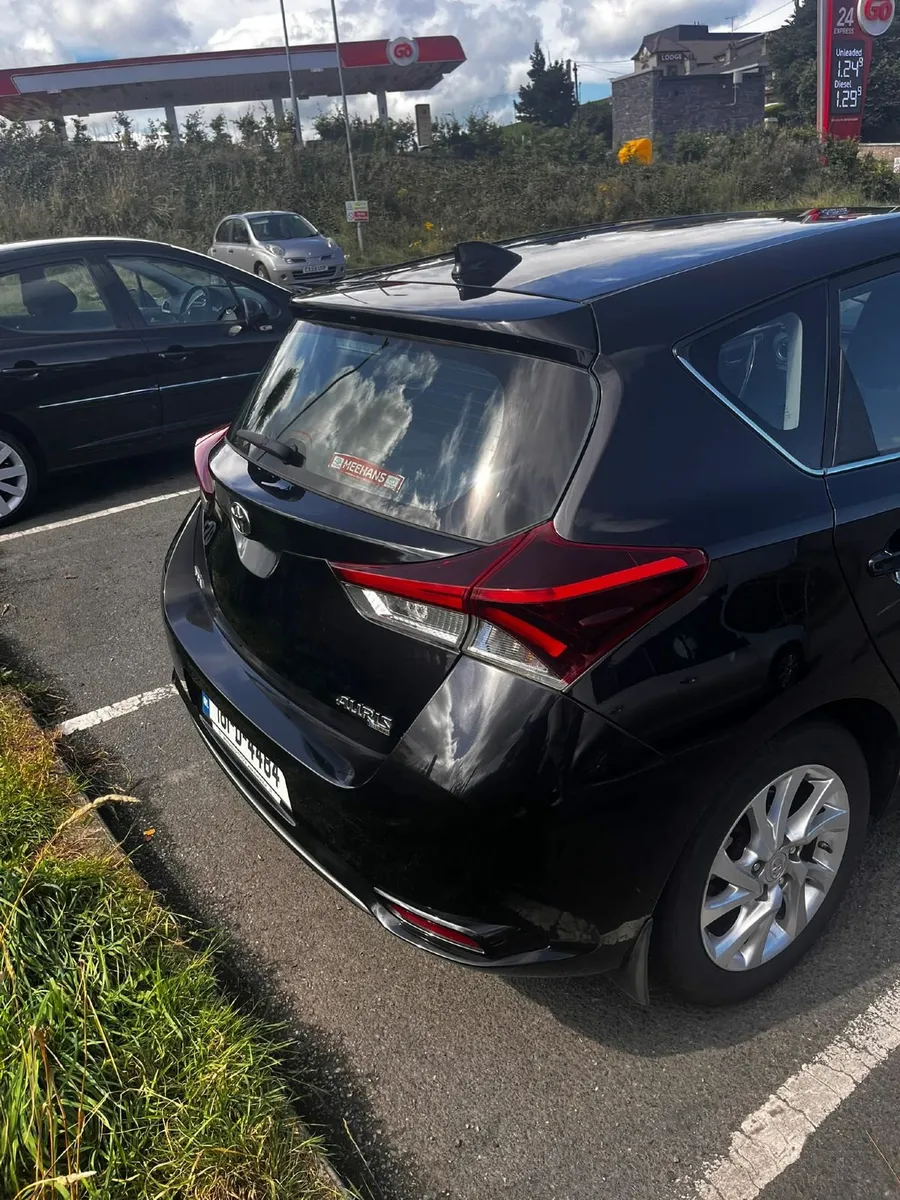 Toyota Auris 2016 - Image 2