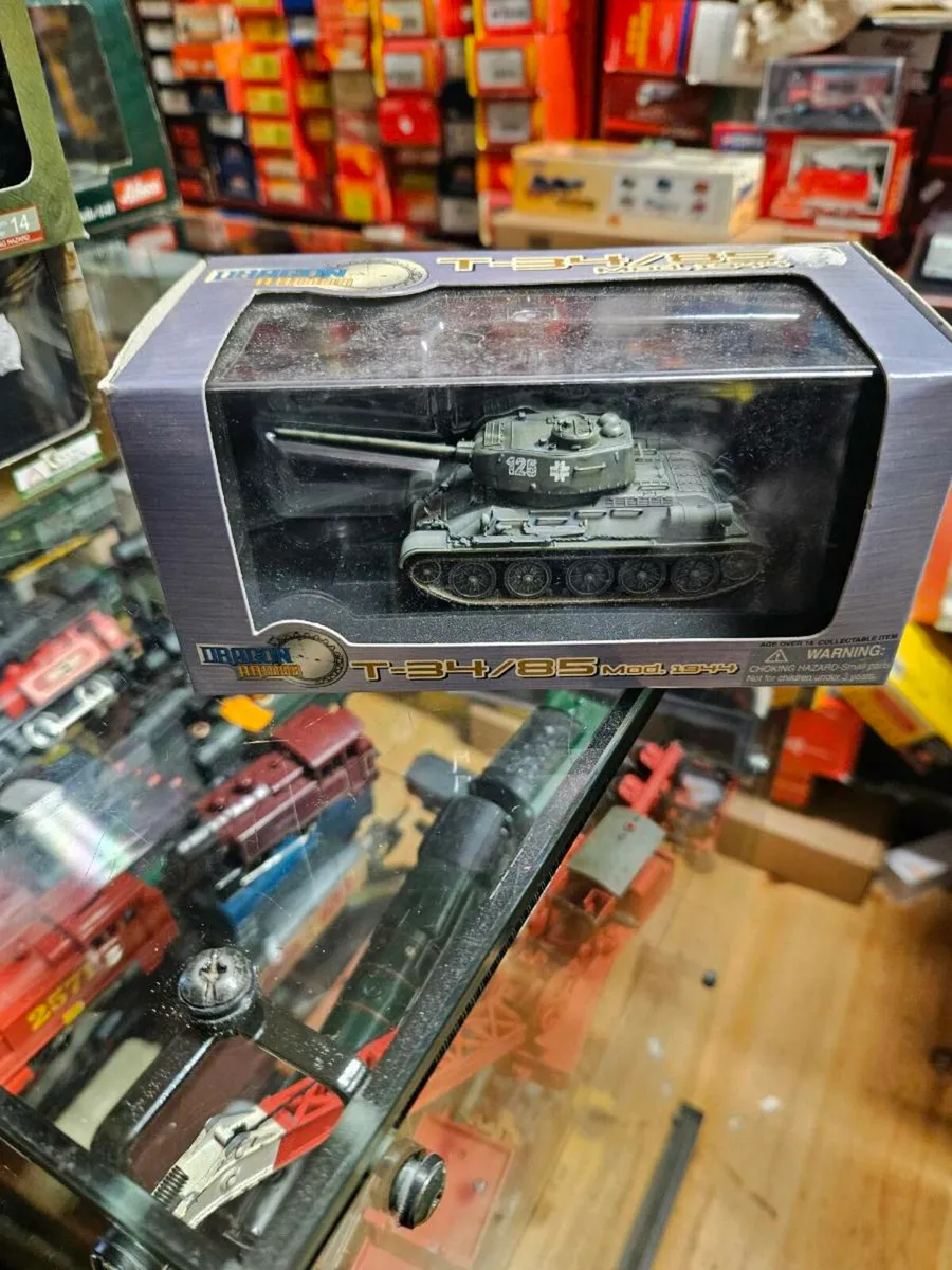 Corgi Dragon Armour Russian WW2 T34/85 - Image 1