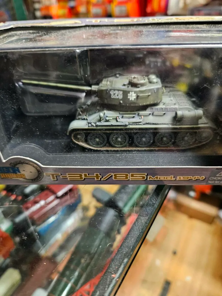 Corgi Dragon Armour Russian WW2 T34/85 - Image 2
