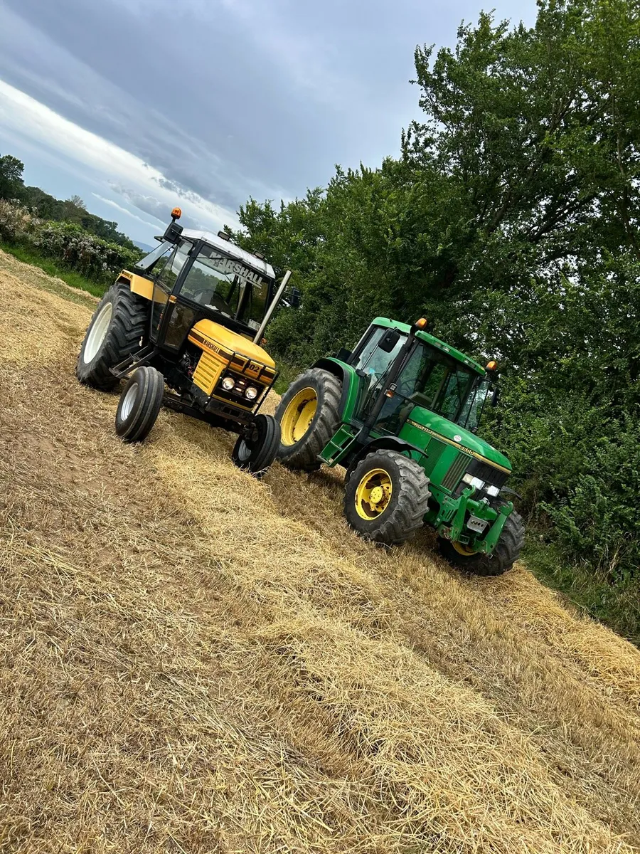 Tractor driver and tractor available