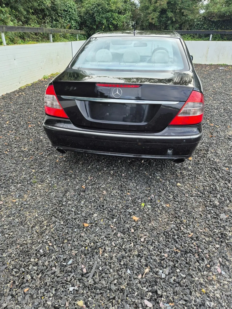 Mercedes-Benz e200 kompressor - Image 4