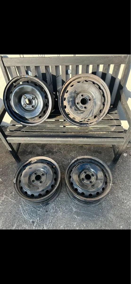 Four new rims and two very good radios - Image 3
