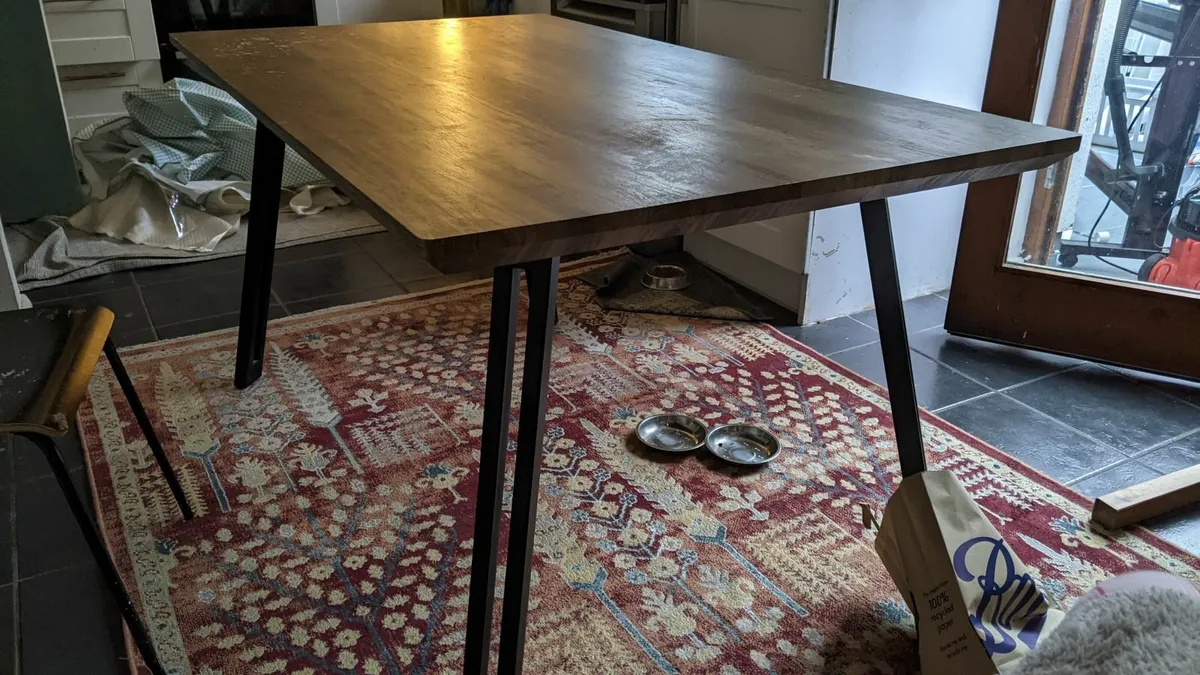 Dining table - Image 1