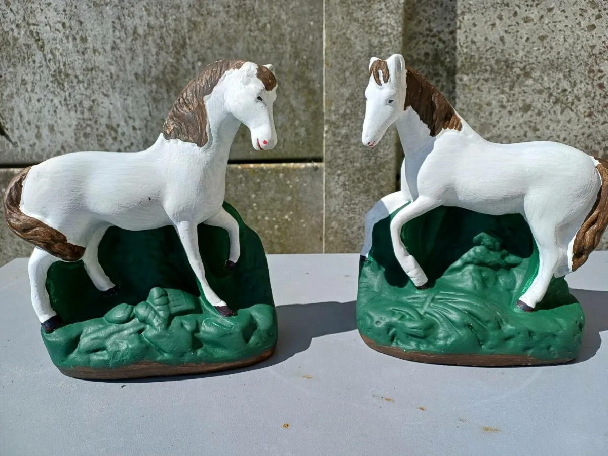 1920/40s Chalkware Horses - Image 1