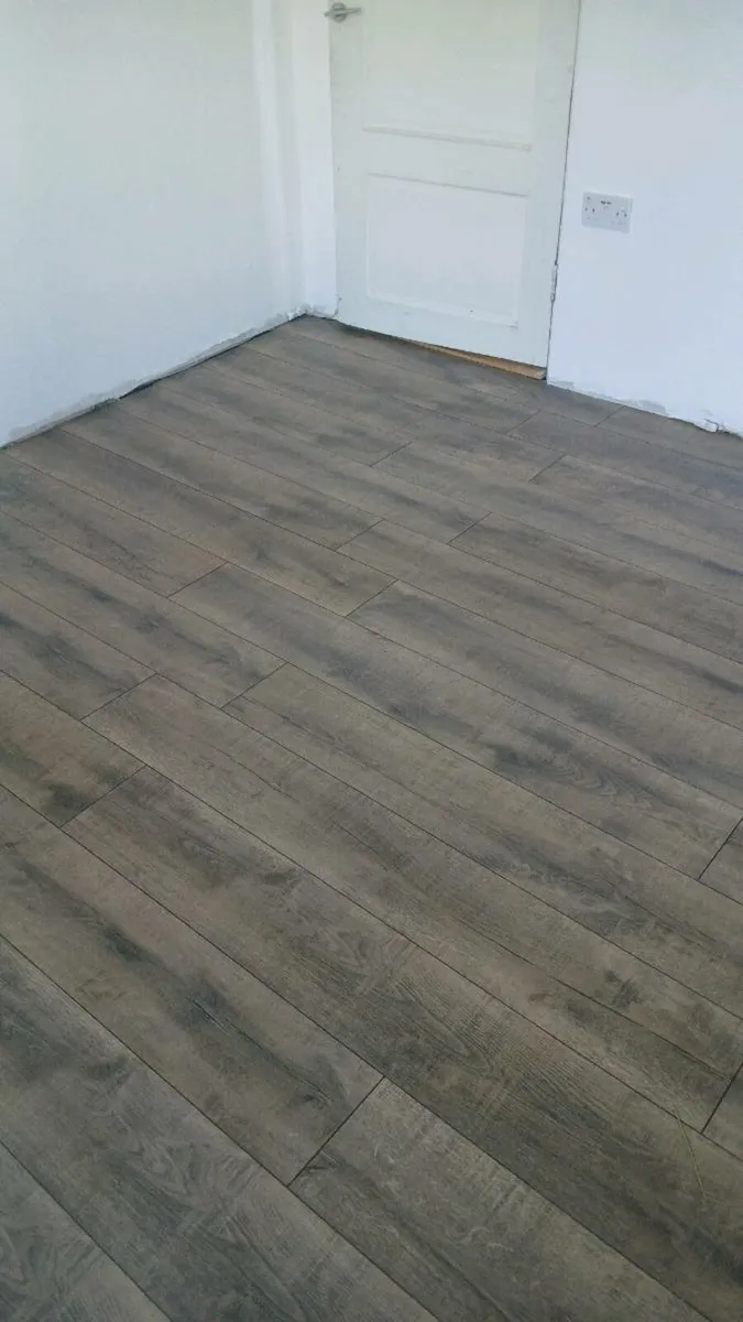 Flooring fitter - Image 1