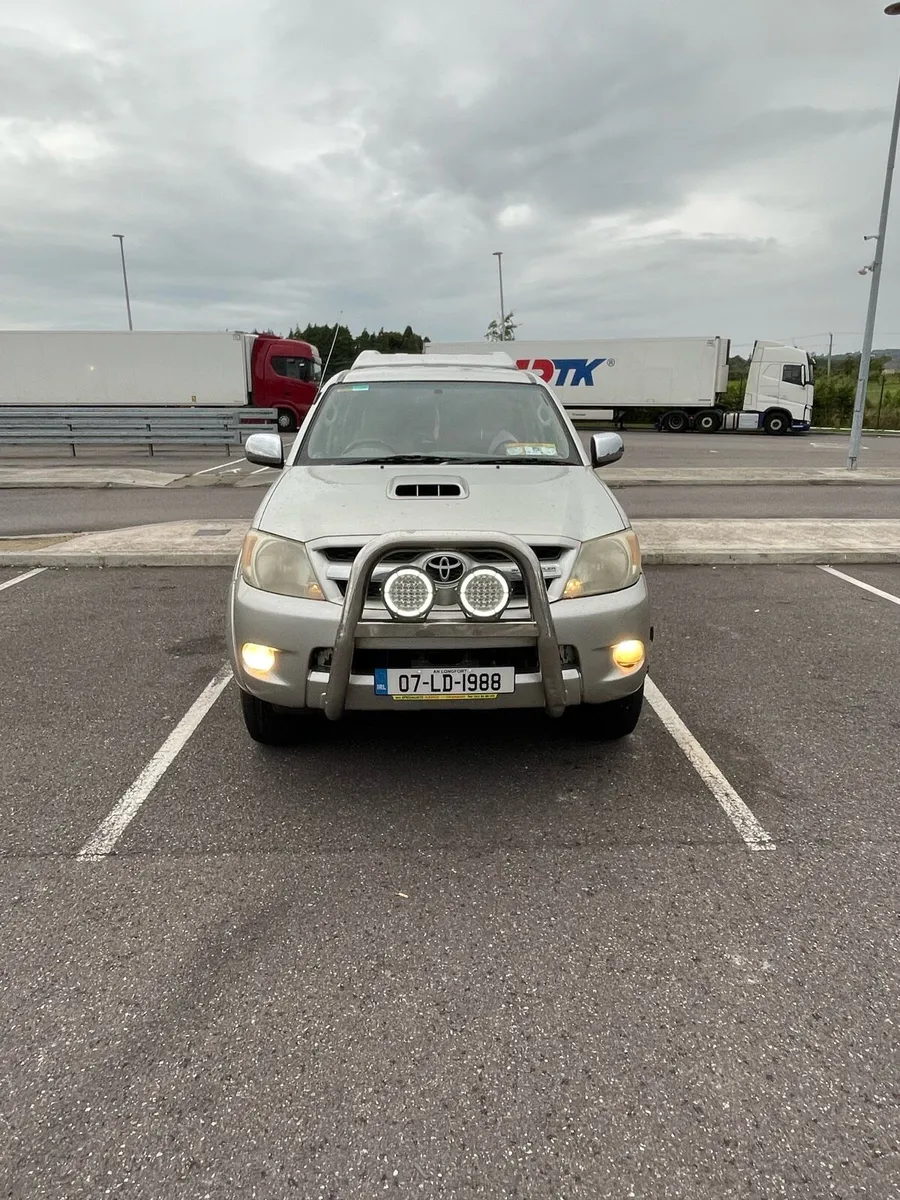 Toyota Hilux - Image 1