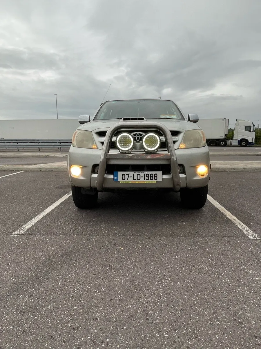 Toyota Hilux - Image 2