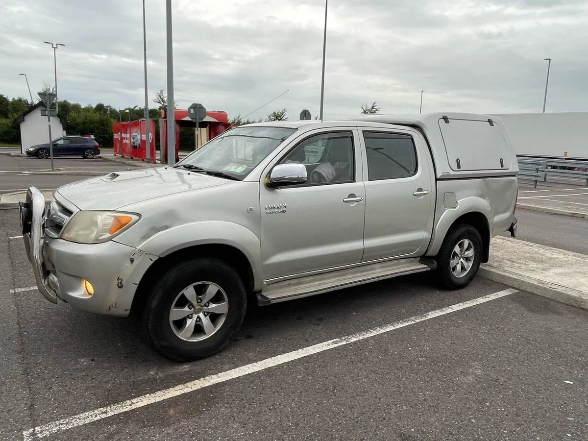 Toyota Hilux - Image 4
