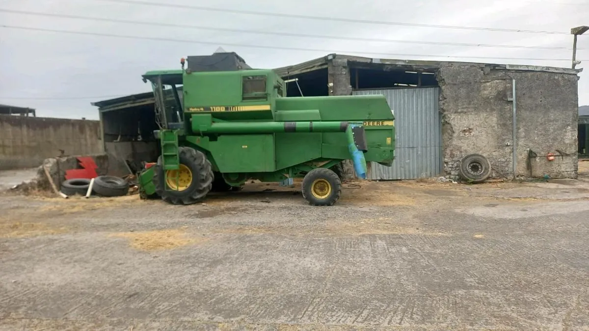 John Deere 1188 Hydro 4 Combine for sale - Image 2