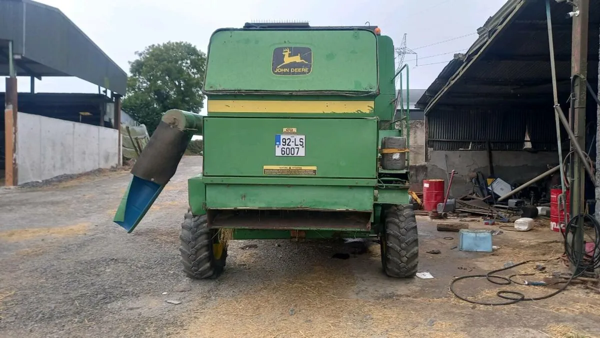 John Deere 1188 Hydro 4 Combine for sale - Image 3