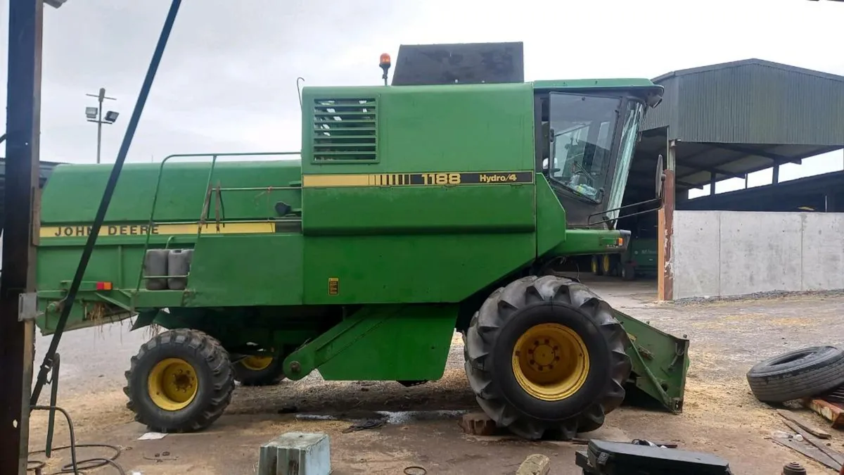 John Deere 1188 Hydro 4 Combine for sale - Image 4