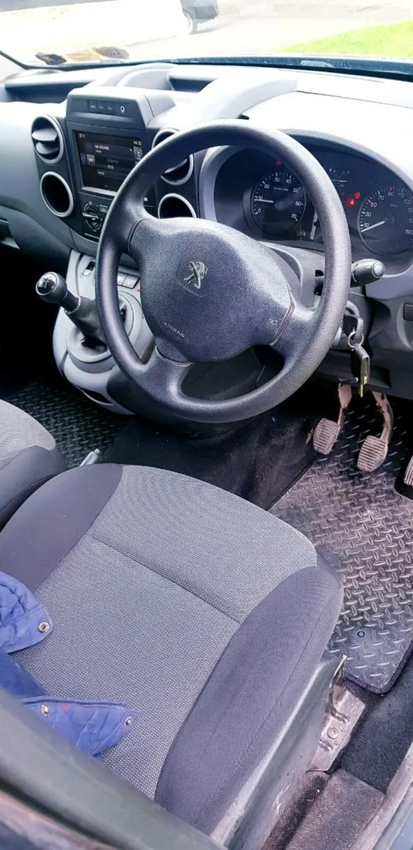 Peugeot partner 1.6hdi,, top spec, tax and tested - Image 3