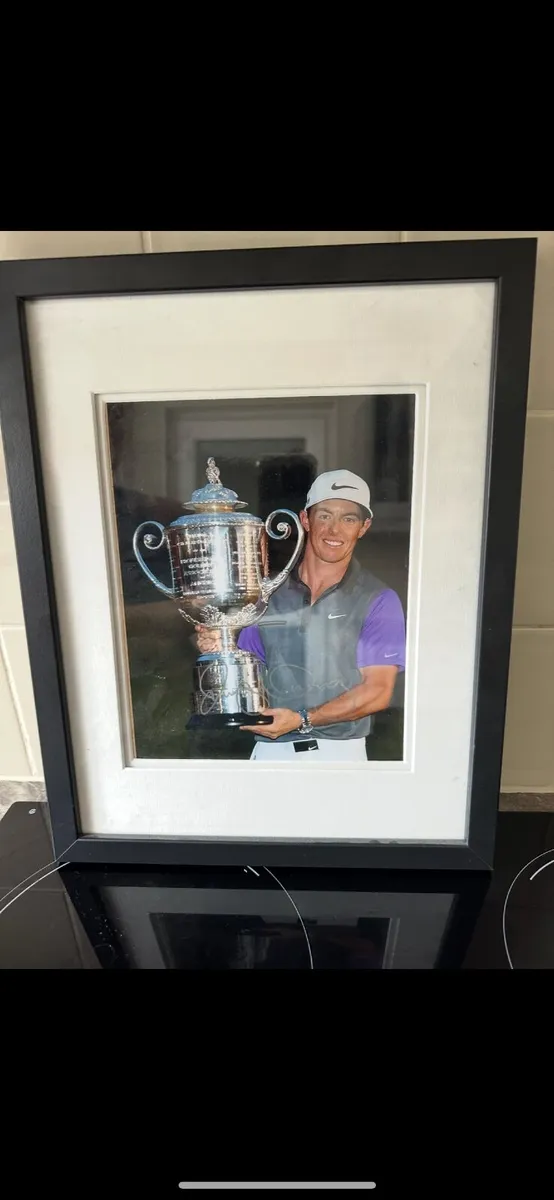 Photo and signed frame Rory McIlory - Image 1