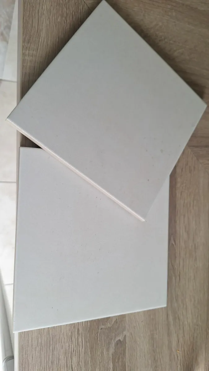 Cream square tiles - Image 1