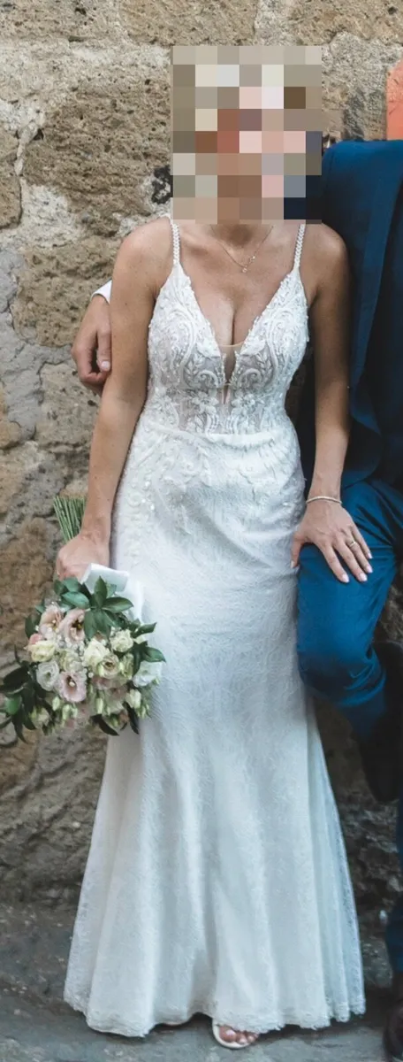Elegant Wedding Dress - size 8-10 - Image 2