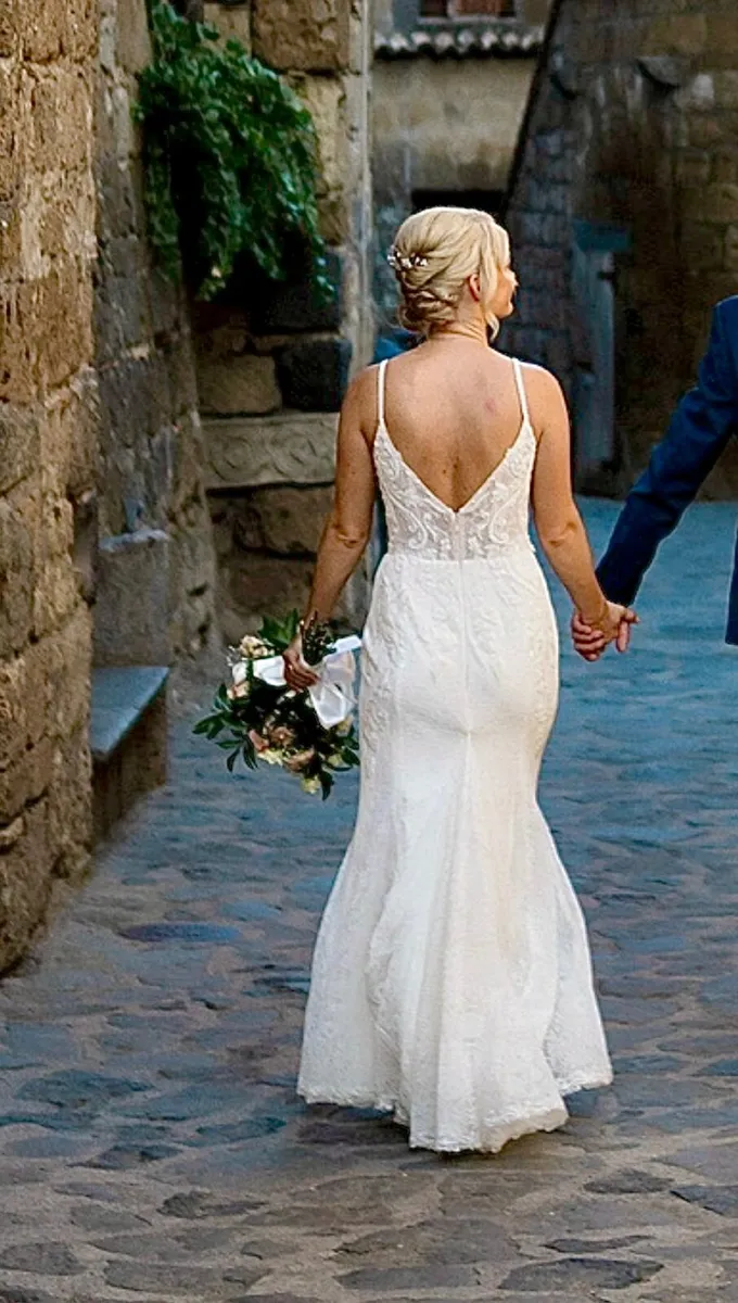 Elegant Wedding Dress - size 8-10 - Image 3