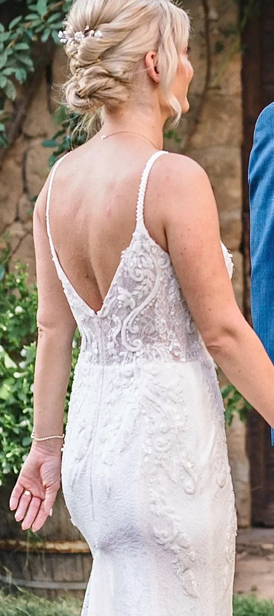 Elegant Wedding Dress - size 8-10 - Image 4
