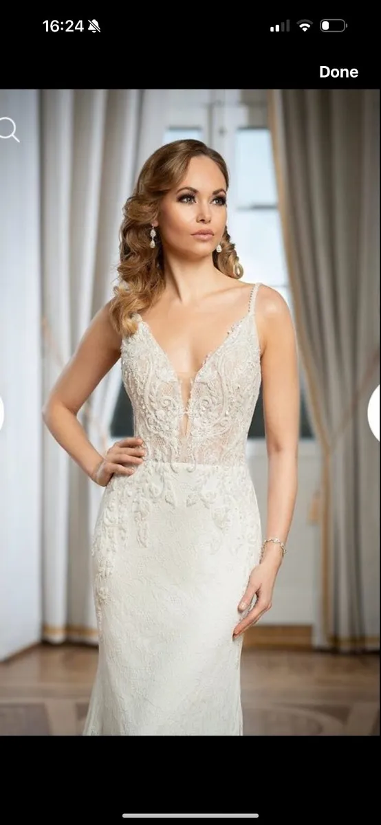 Elegant Wedding Dress - size 8-10 - Image 1