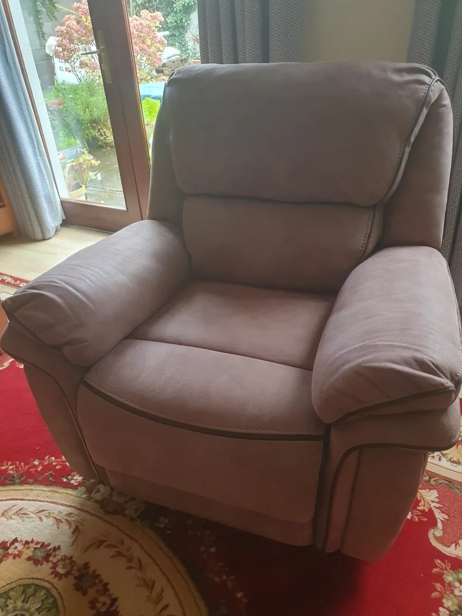 Recliner Chair - Image 1