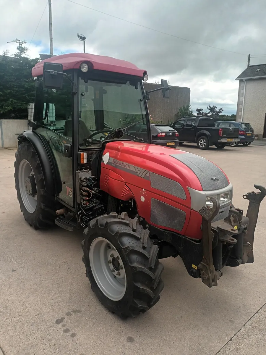 McCormick F90 4wd orchard/vineyard  tractor - Image 2
