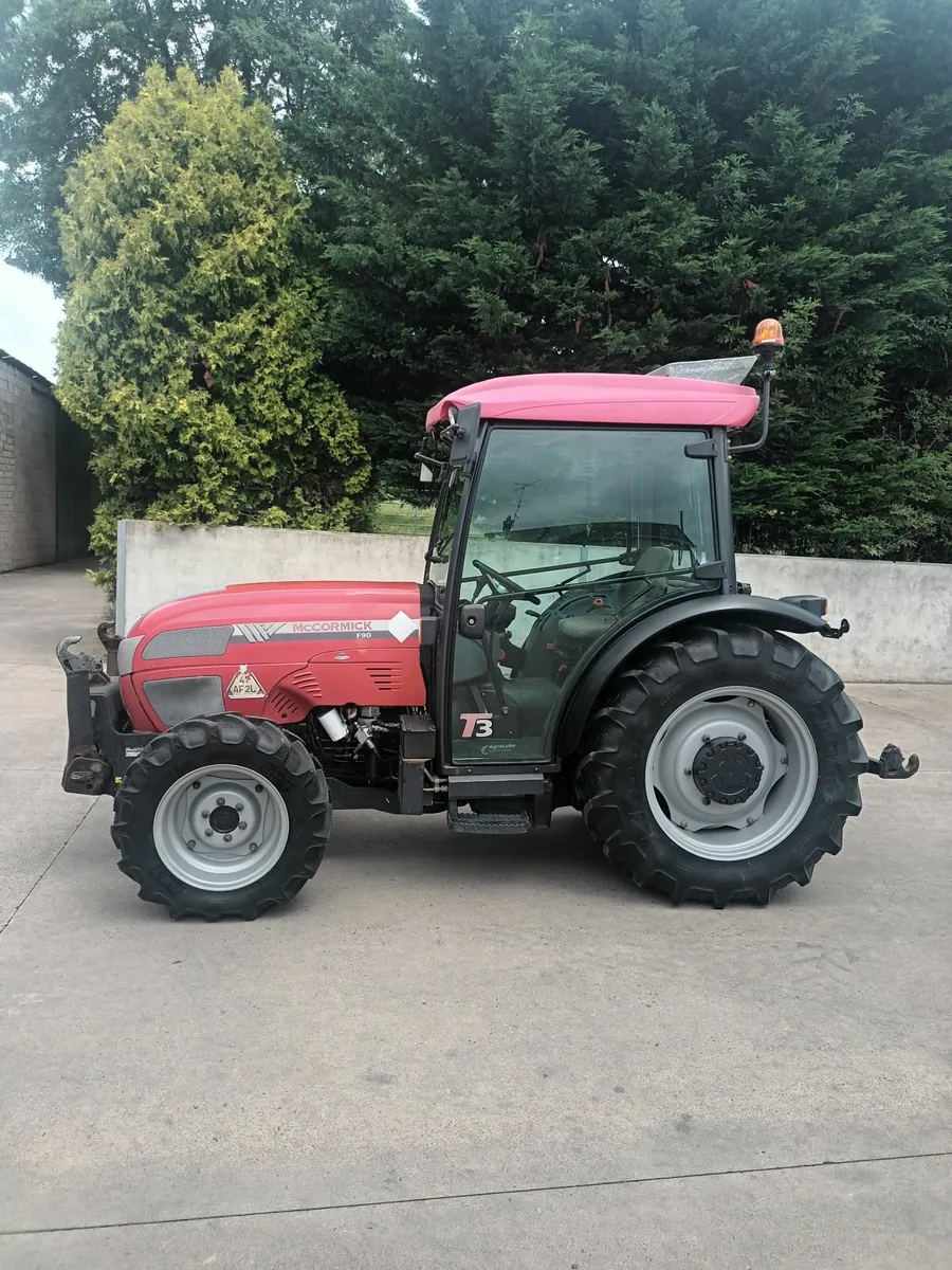 McCormick F90 4wd orchard/vineyard  tractor - Image 3