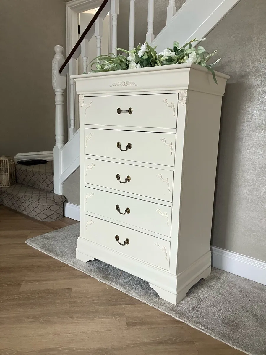Chest of drawers - Image 1