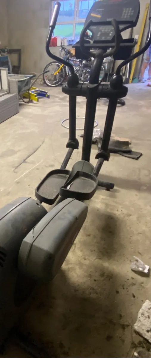 Cross Trainer - Image 1