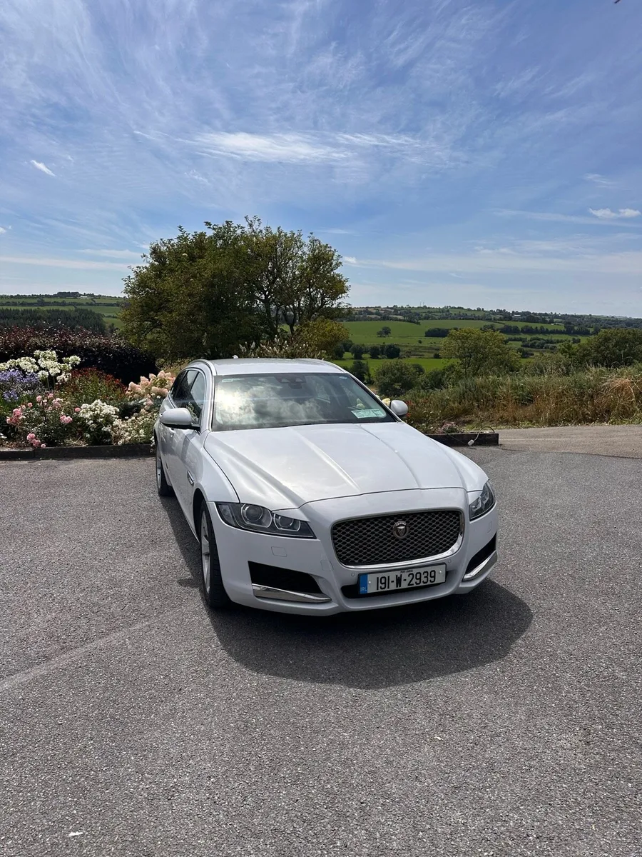 Jaguar XF Sport-Brake 2.0i Turbo 250 PS Portfolio - Image 1