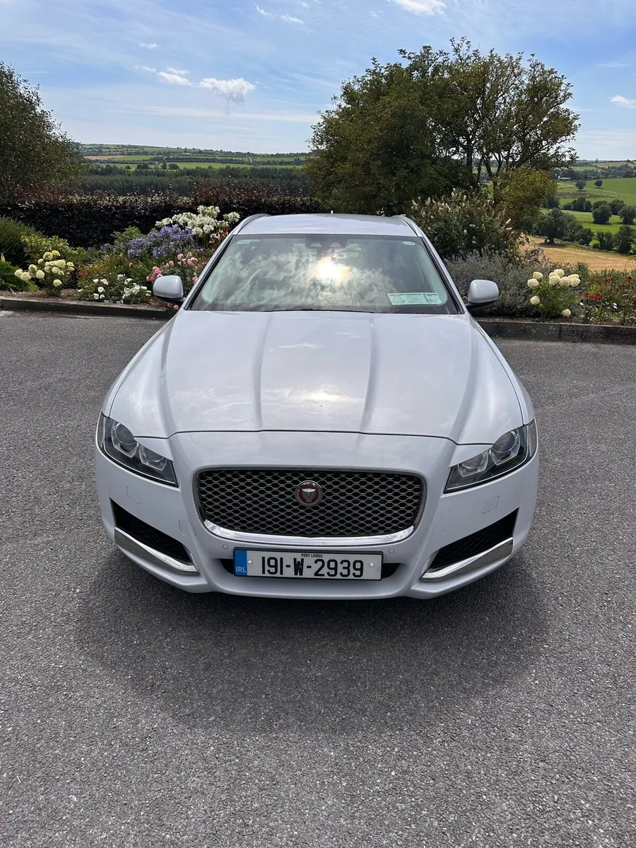 Jaguar XF Sport-Brake 2.0i Turbo 250 PS Portfolio - Image 2
