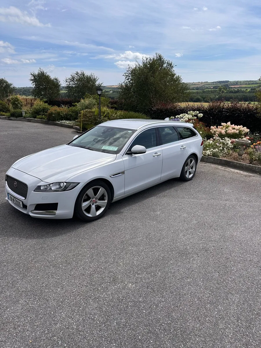 Jaguar XF Sport-Brake 2.0i Turbo 250 PS Portfolio - Image 4