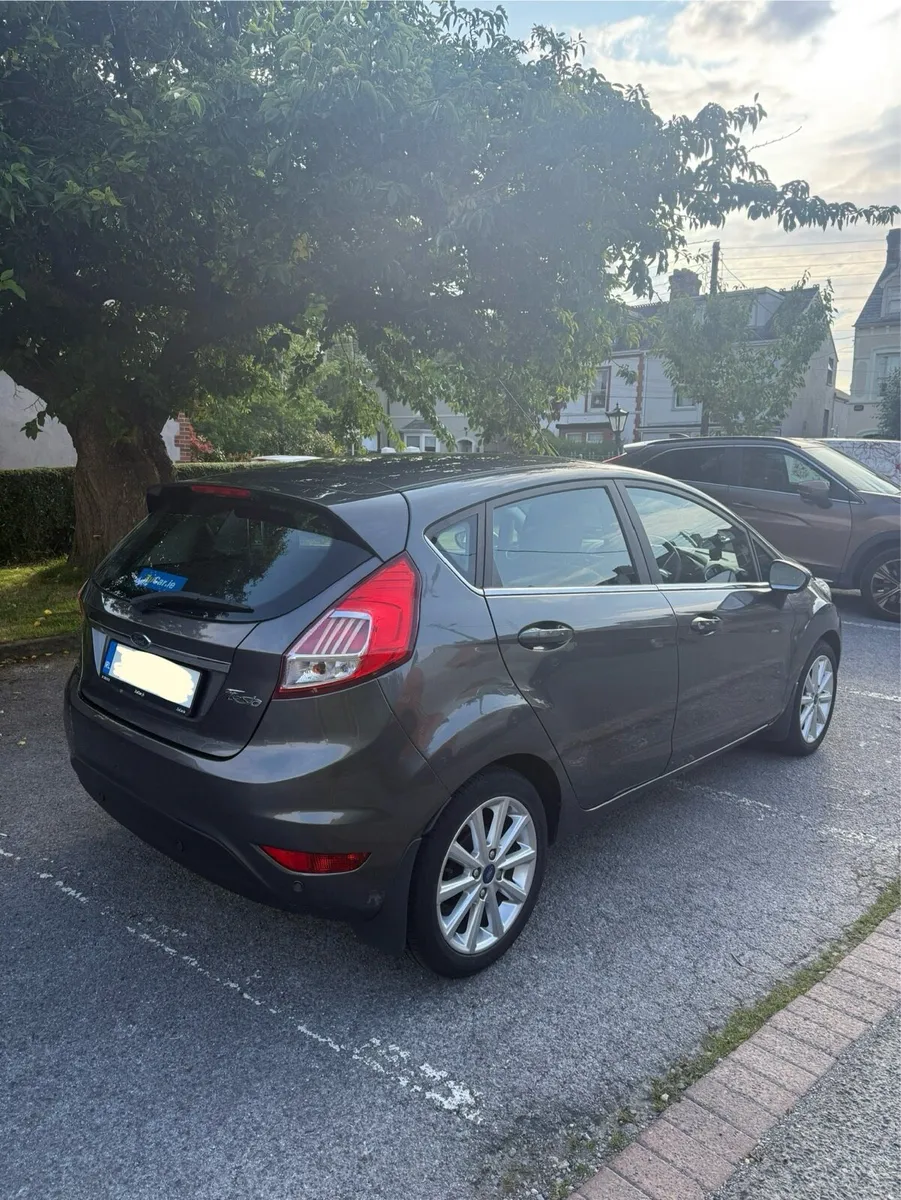 Ford fiesta 1.25 titanium low km - Image 2