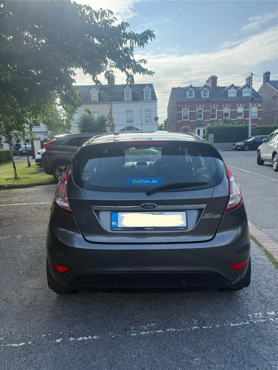 Ford fiesta 1.25 titanium low km - Image 3