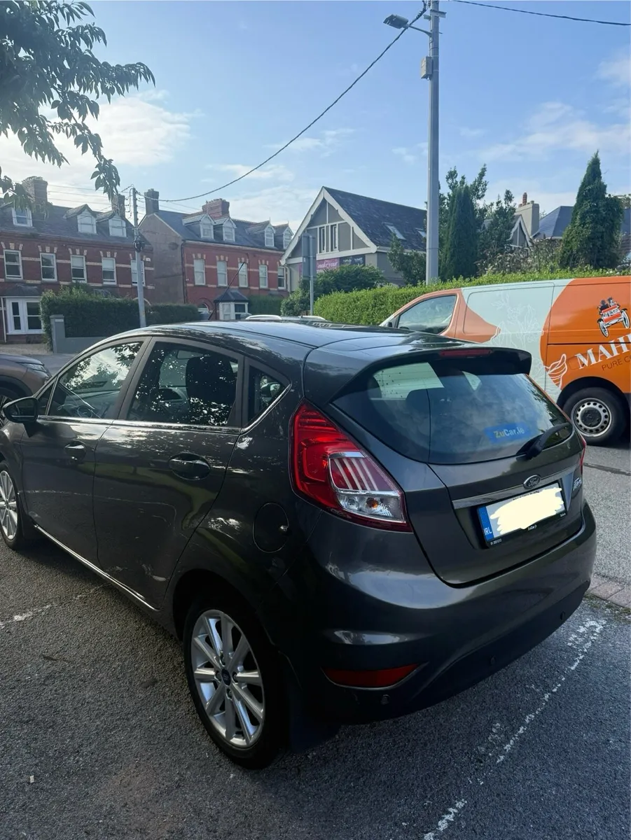 Ford fiesta 1.25 titanium low km - Image 4
