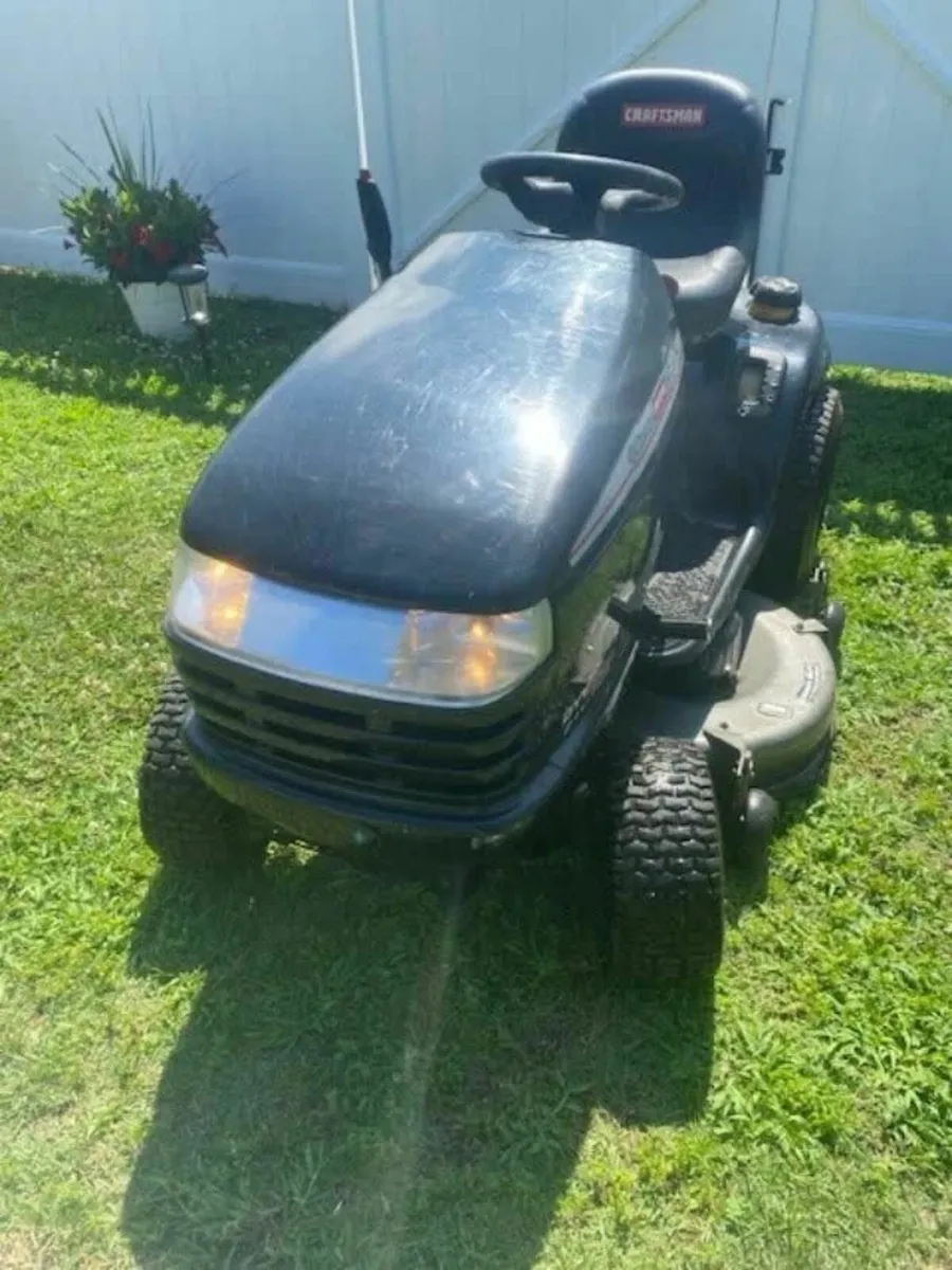 craftsman bob vila signature dyt4000 lawn Tractor - Image 1