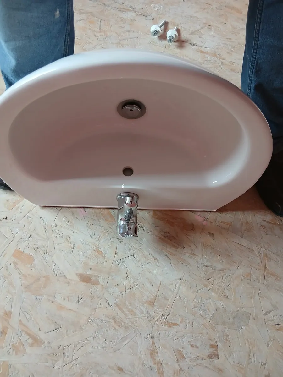 Toilets and hand Basins - Image 3