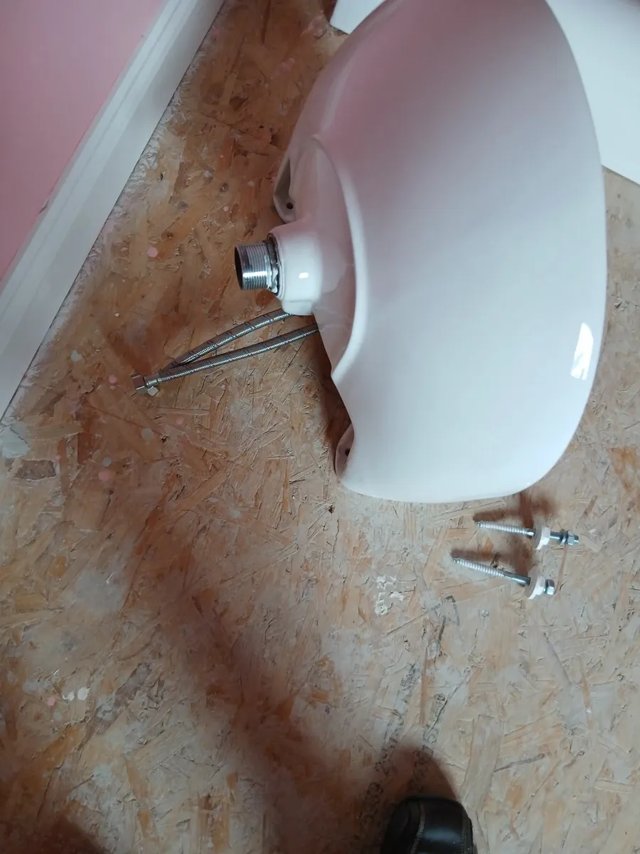 Toilets and hand Basins - Image 4