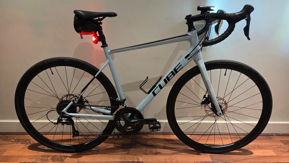 Cube Attain Pro road bike - Image 1