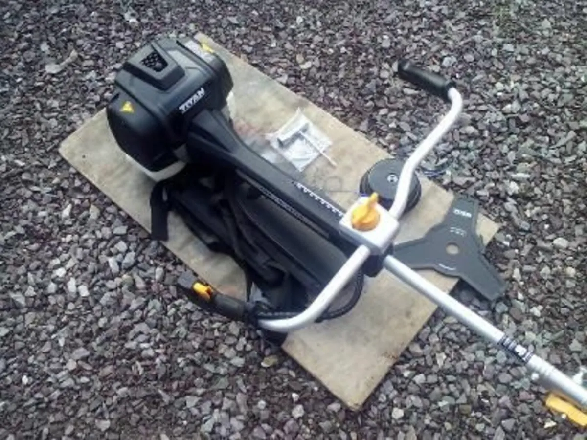 33cc Petrol Brush Cutter / Strimmers. - Image 4