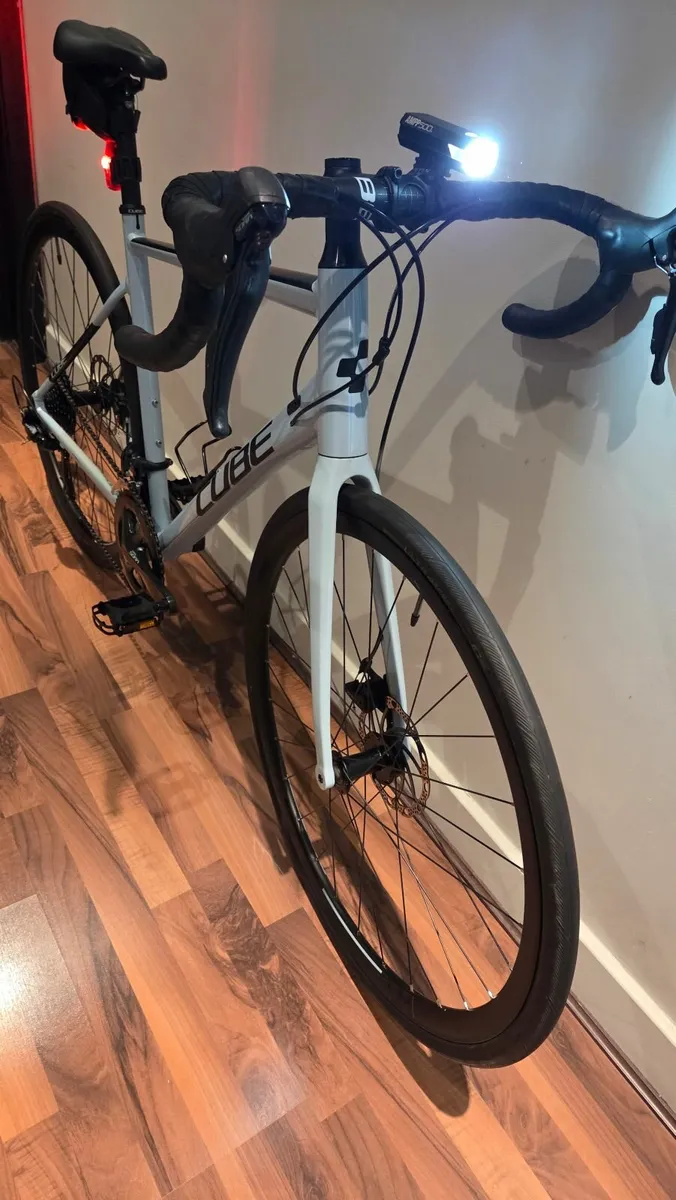 Cube Attain Pro road bike - Image 3