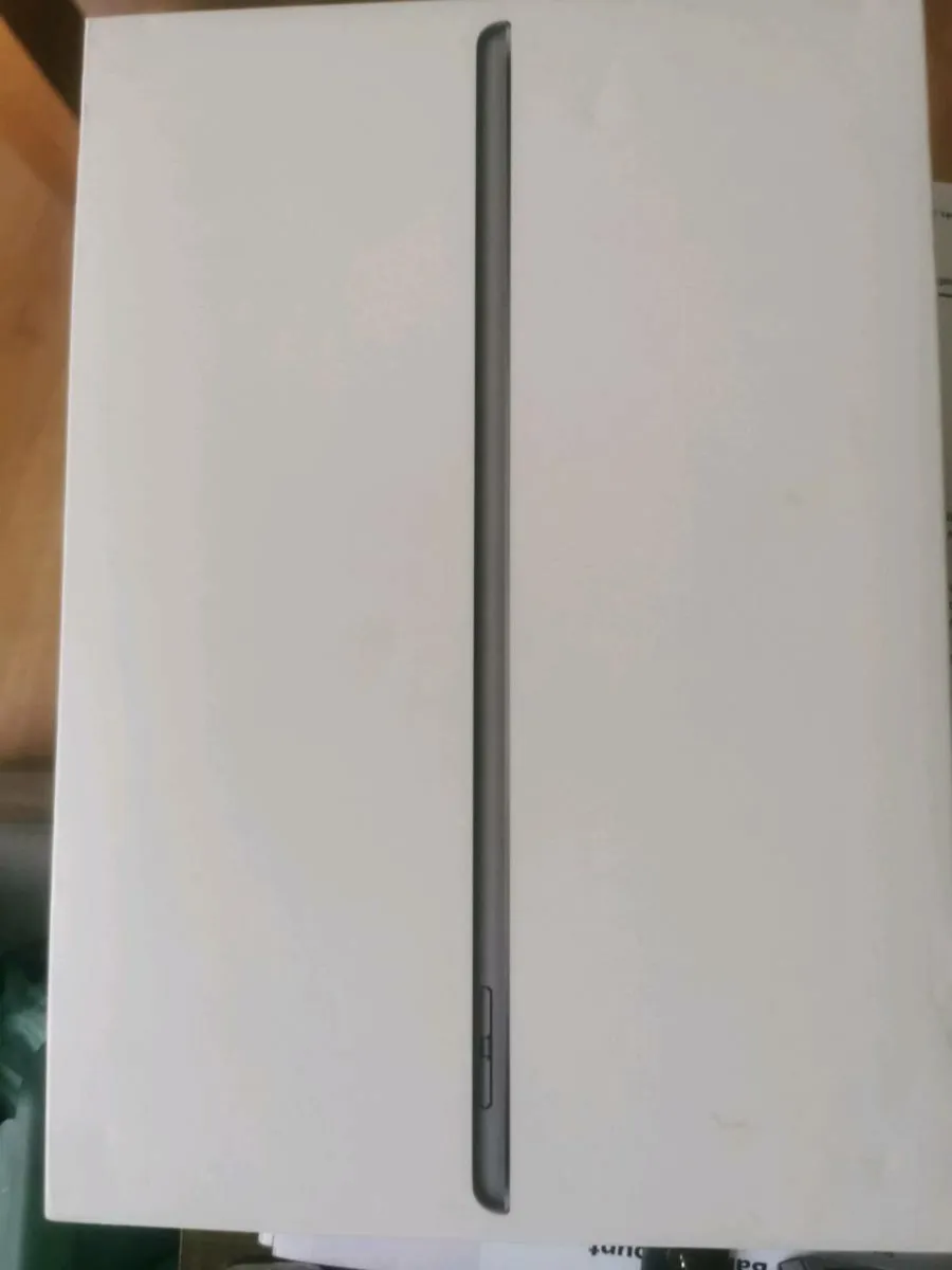 Brand new iPad 9 sim free all network - Image 1