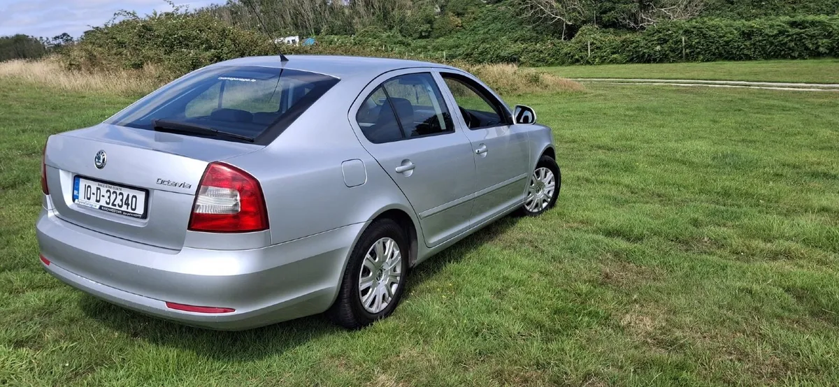 Skoda Octavia 2010 - Image 2