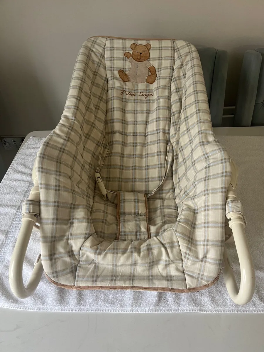 Baby bouncer and eating chair - Image 1