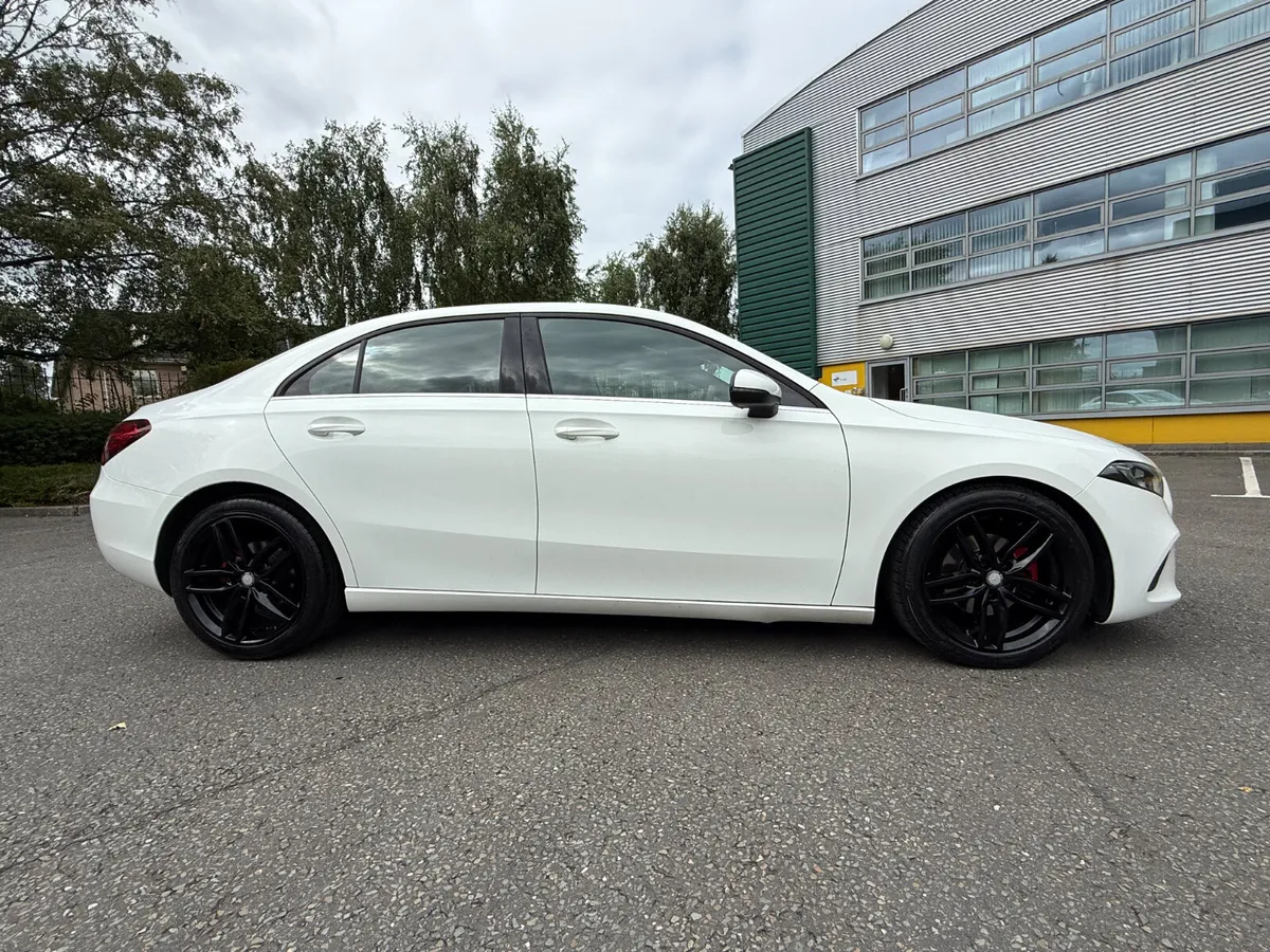 Mercedes-Benz A180 D Sport Automatic - Image 3