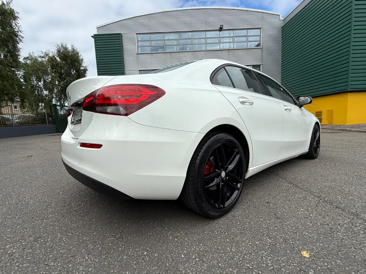 Mercedes-Benz A180 D Sport Automatic - Image 4