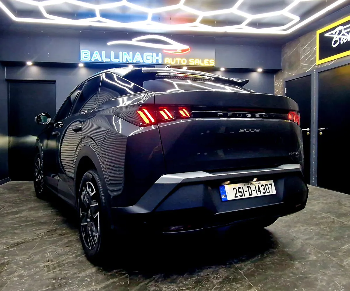 PEUGEOT 3008 1.2 MHEV PureTech 136bhp Allure - Image 3