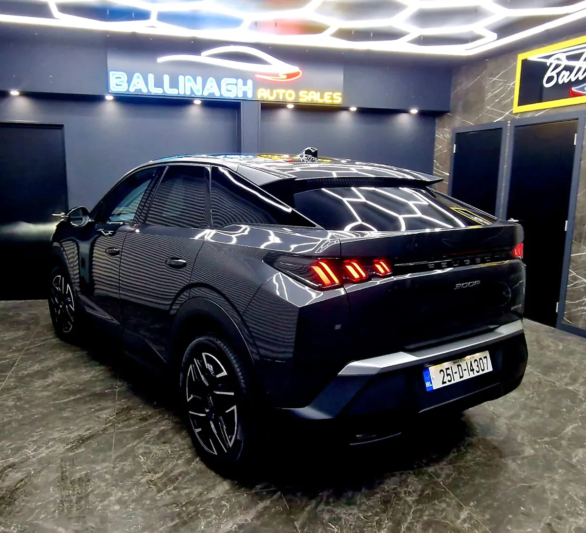 PEUGEOT 3008 1.2 MHEV PureTech 136bhp Allure - Image 4