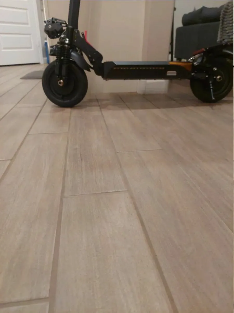 Electric scooter Ajoosos - Image 2