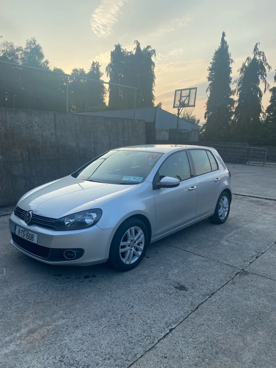 2011 Volkswagen Golf - Image 2