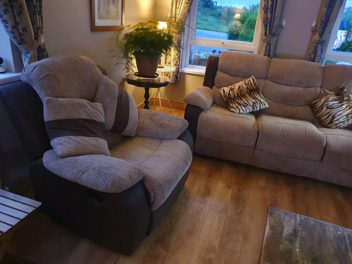 Sofa and reclining armchairs 3+1+1 - Image 2