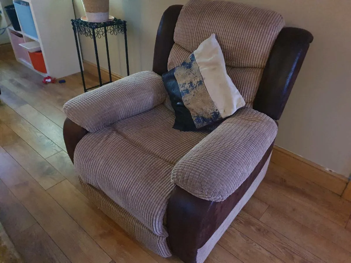 Sofa and reclining armchairs 3+1+1 - Image 3